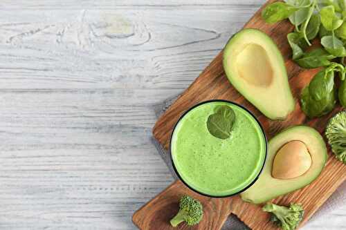 Smoothie detox d'avocat et de brocolis - idéal pour purifier votre organisme