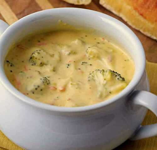 Soupe au cheddar et brocoli au thermomix - recette dîner facile.