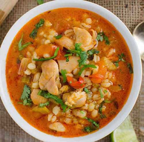 Soupe au poulet et à l'orge - un délice pour votre dîner ce soir