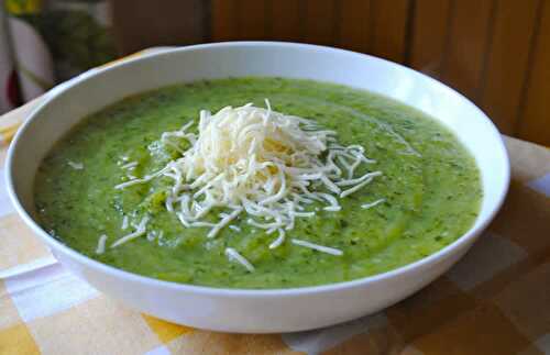 Soupe brocolis et courgette au thermomix - un velouté de légumes.