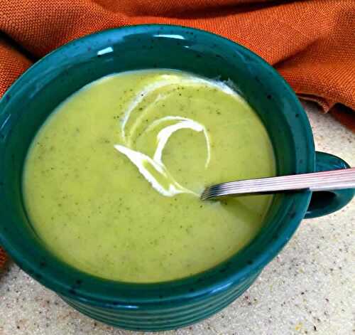 Soupe courgette et poireau au thermomix - un velouté pour votre dîner.