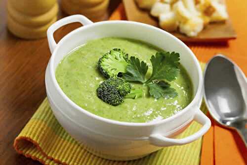 Soupe de brocoli et poireaux - un délice pour votre diner ce soir.