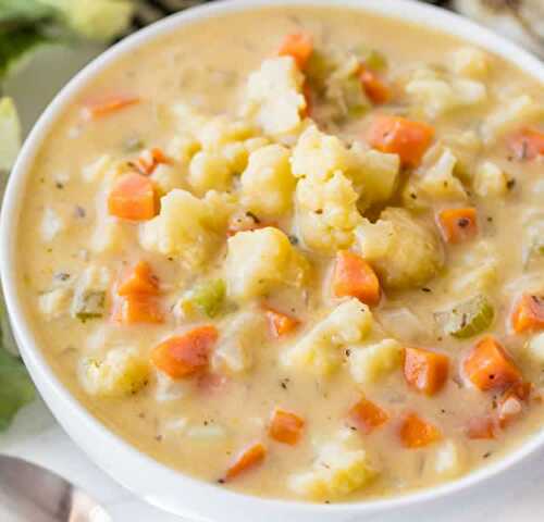 Soupe de chou-fleur aux carottes - pour votre dîner ce soir.