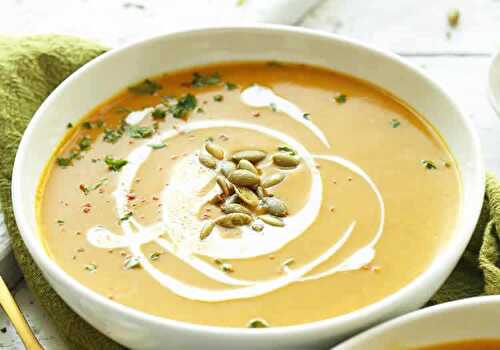 Soupe de courge facile - une soupe légère et délicieuse.