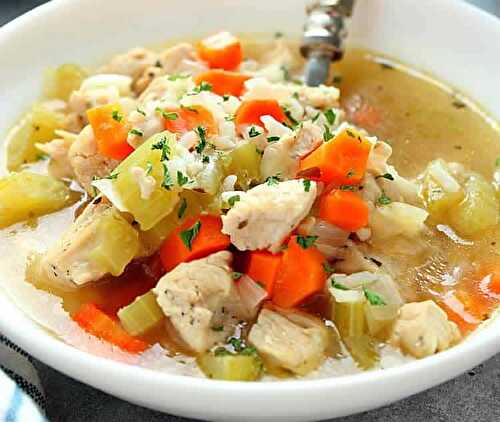 Soupe de poulet riz et légumes - la soupe légère pour votre dîner