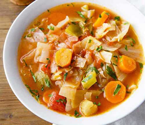 Soupe detox alliée minceur - plat de légumes pour votre dîner léger ce soir.