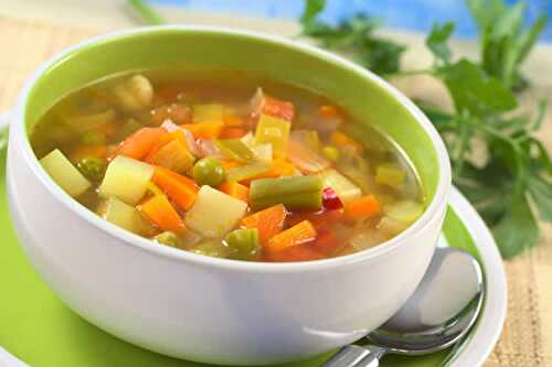 Soupe gourmande à moins de 100 calories - pour votre dîner léger.