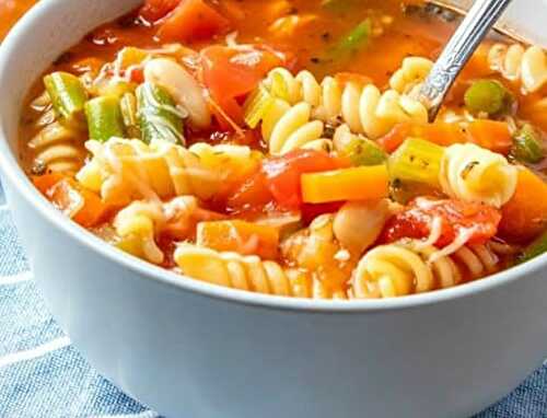 Soupe minestrone facile - un délice de la cuisine italienne.