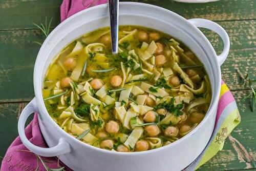 Soupe pois chiches nouilles - le velouté chaud des soirées froides.