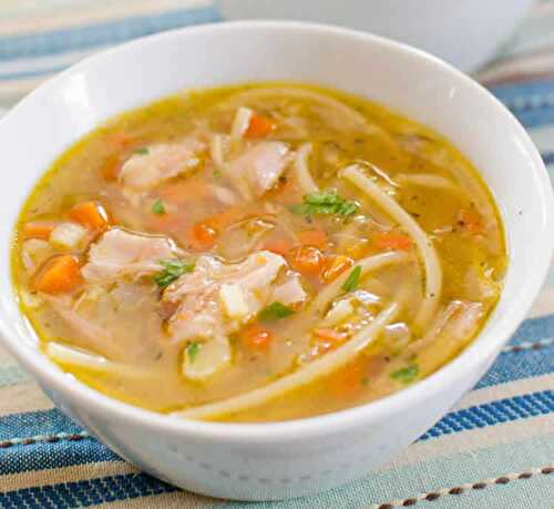 Soupe poulet et nouilles - pour vous réchauffer ce soir.