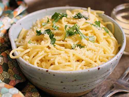 Spaghetti au parmesan - plat de pâtes pour votre dîner ce soir