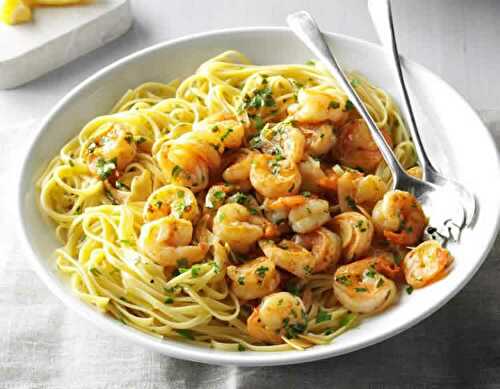 Spaghetti aux crevettes au citron et ail - votre plat de diner ce soir.