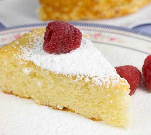 Sponge cake au lait - gâteau éponge moelleux pour votre dessert