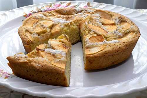 Sponge cake aux pommes - le cake ultra moelleux.