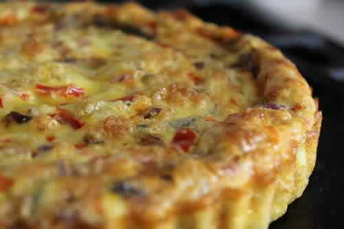 Tarte thon tomate - recette facile et rapide faite à la maison.