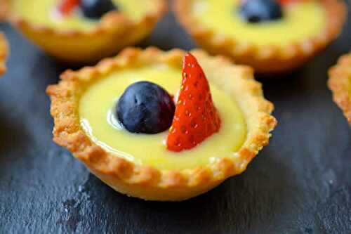 Tartelettes au citron et fruits rouges - recette dessert.