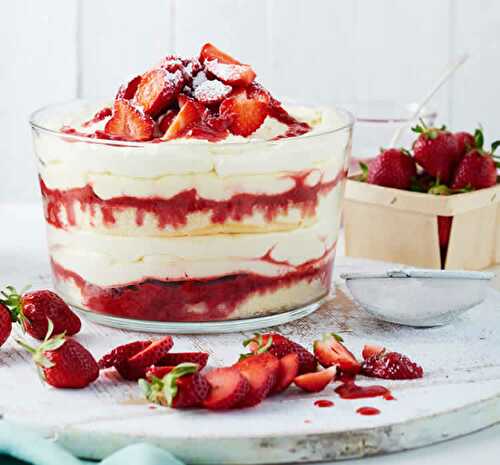 Tiramisu aux fraises - votre délicieux dessert fait facilement à la maison.