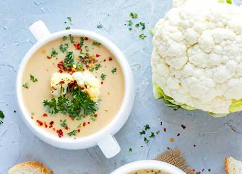 Velouté de chou-fleur - délicieuse soupe pour votre dîner.