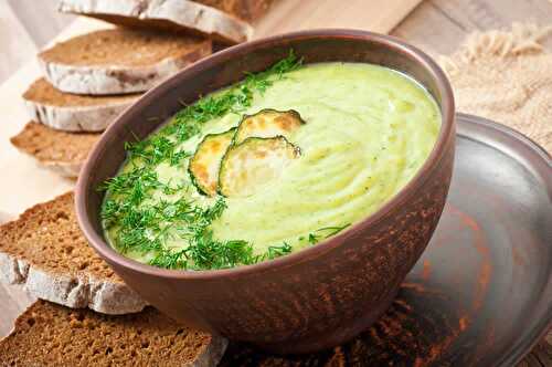 Velouté de courgettes et fromage au thermomix - soupe pour votre dîner.