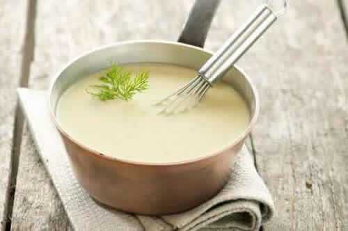 Veloute de volaille - une sauce délicieuse pour vos repas.