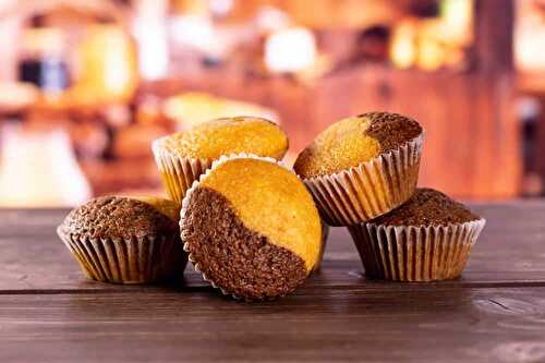 Muffins bicolores chocolat - un délicieux gâteau moelleux.
