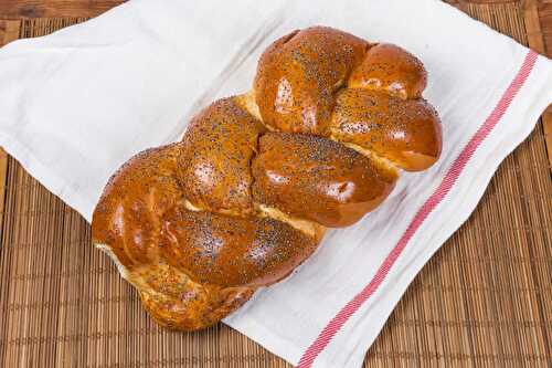 Brioche tressée moelleuse au pavot