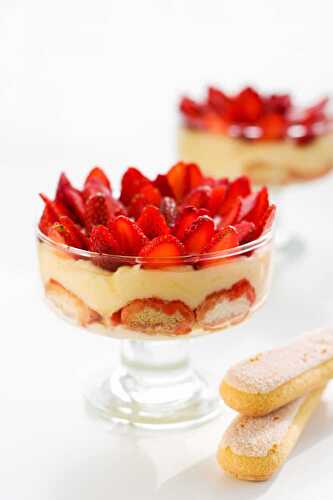 Le délicieux Tiramisu aux fraises – fameux dessert Italien.