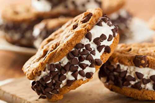 Le fameux biscuit à la crème glacée et pépites de chocolat.