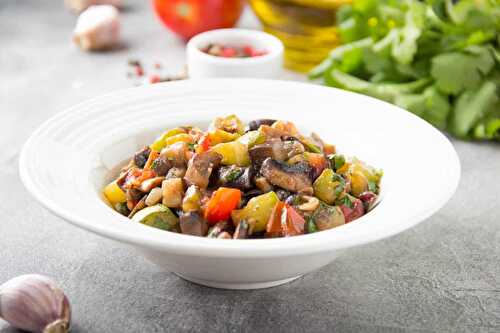 Caponata d’aubergine : une ratatouille italienne traditionnelle sautée