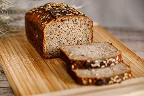 Pain de blé entier aux graines de lin, chia et sésame