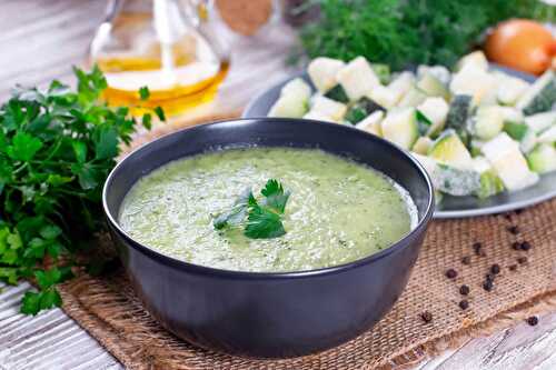 Gaspacho de courgettes : soupe froide estivale végétarienne diététique facile et rapide