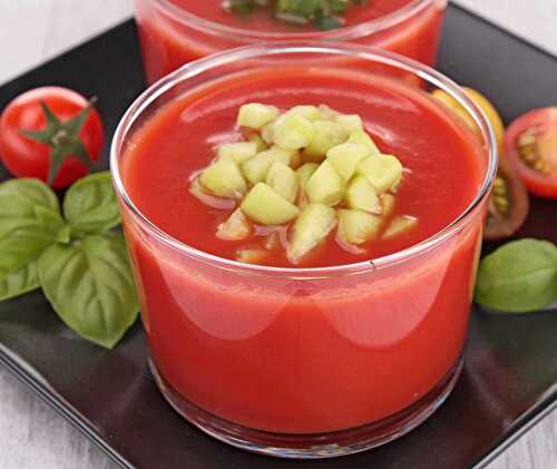 Gaspacho tomate poivron et concombre : soupe froide fraîche pour votre apéro