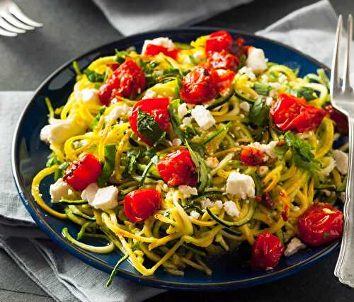 Spaghetti de courgette aux tomates – Recette Zoodles Délicieux