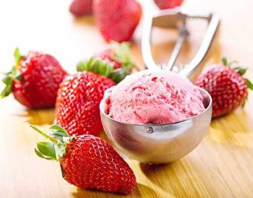 Crème glacée aux fraises – un dessert irrésistible quand il fait chaud.
