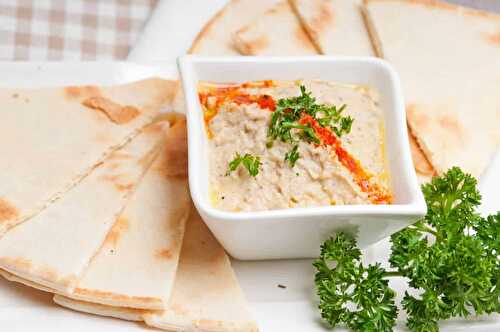 Trempette d’aubergine grillée – baba ghanoush ou moutabal un apéritif arabe.