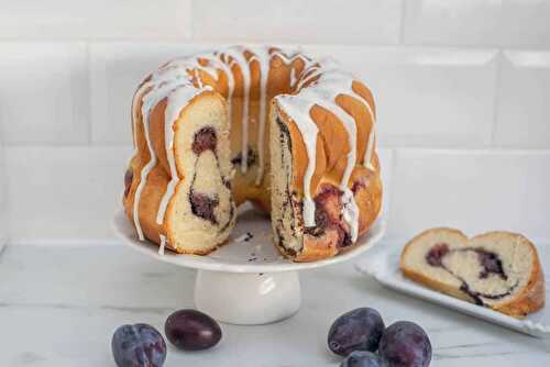 Gâteau gugelhupf aux prunes aux graines de pavot