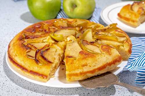 Gâteau renversé aux pommes caramélisées : le moelleux savoureux !