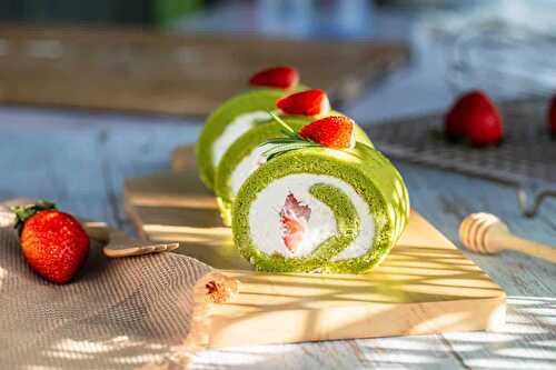 Gâteau roulé au matcha : savoureux et absolument délicieux.