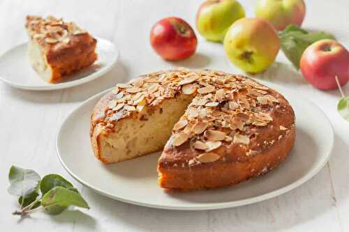 Gâteau aux pommes et amandes hyper moelleux : la recette facile !