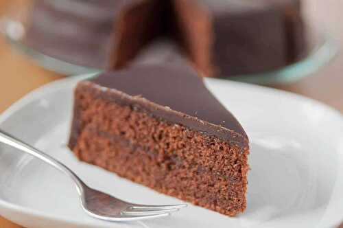 Gâteau magique au chocolat moelleux : délicieux et facile !