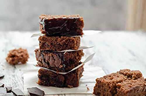Brownies moelleux au Chocolat – un des desserts les plus décadents et irrésistibles.