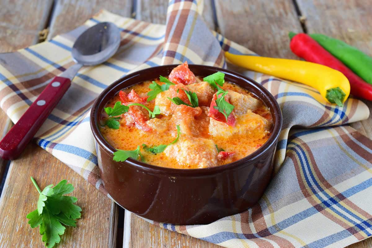 Filets de poulet à la crème et tomates : Un plat réconfortant et satisfaisant