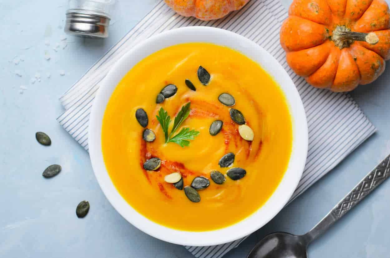 Soupe butternut courge : un repas chaud et réconfortant