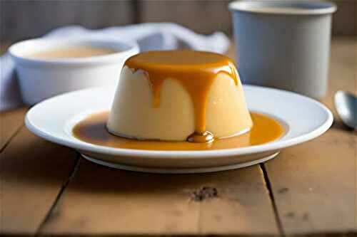 Flan au lait concentré et caramel : un délicieux dessert en un rien de temps.