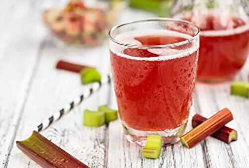 Spritzer à la rhubarbe :  une boisson rafraîchissante et délicieuse.
