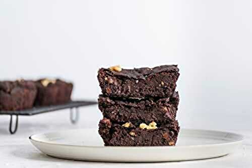 Brownies au chocolat aux noix  : parfaits pour satisfaire les gourmands .