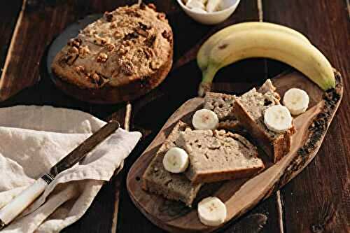 Cake à la banane et aux noix : gâteau savoureux et moelleux.