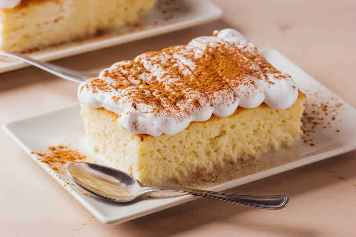 Gâteau aux 3 laits - Tres Leches : un délicieux dessert traditionnel d'Amérique latine.