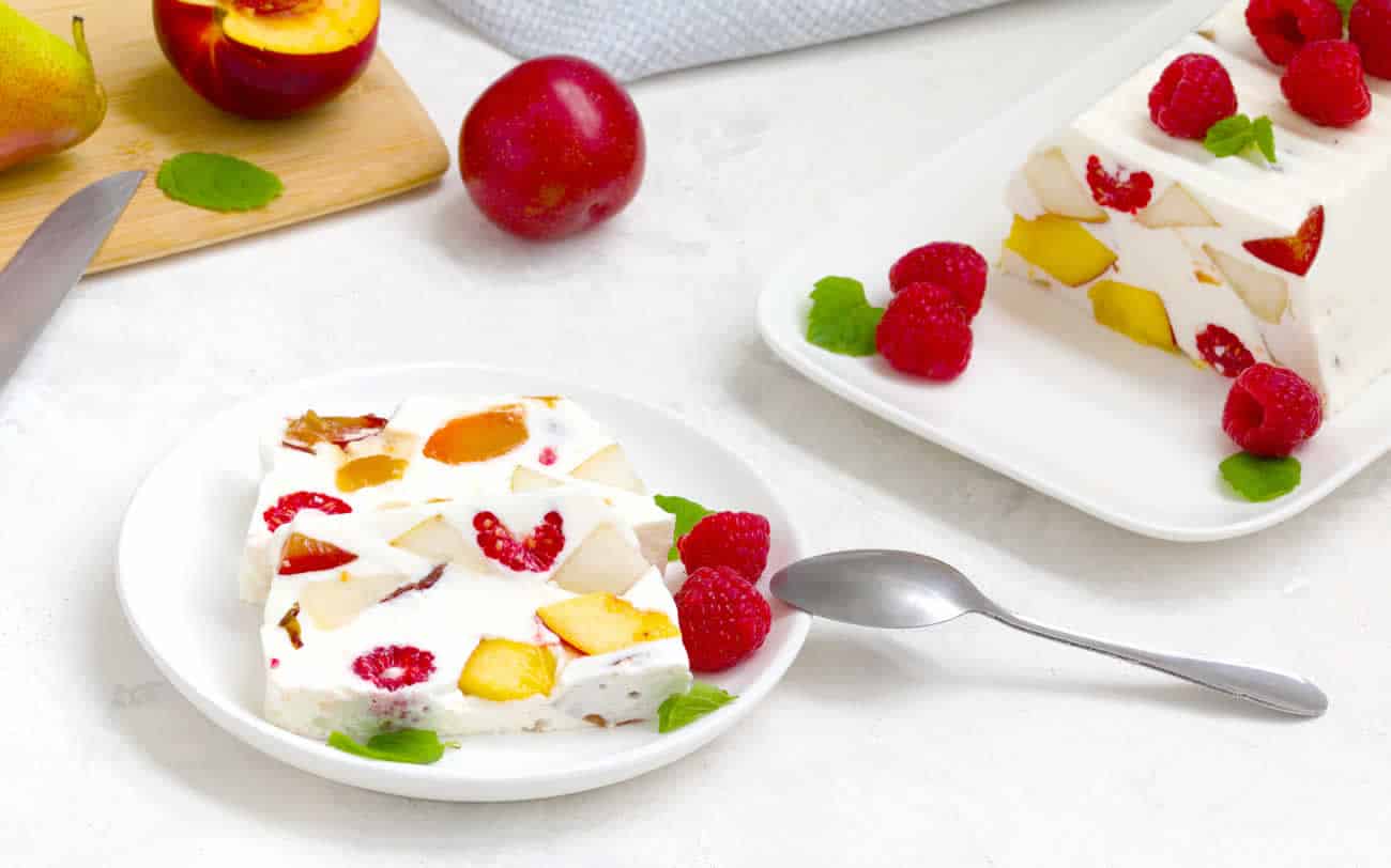Le meilleur dessert de la saison : le gâteau glacé aux fruits rafraîchissant et délectable.