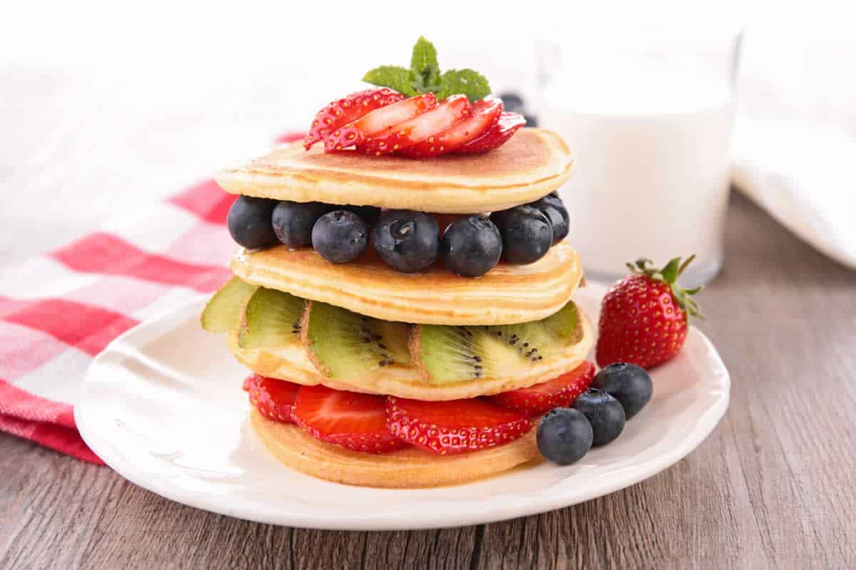 Pancakes à la vanille légers et moelleux : un gâteau incroyablement fondant.